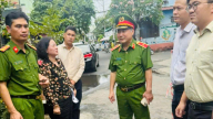 Thiếu tướng, Phó Cục trưởng Cục Cảnh sát PCCC và CNCH kiểm tra hiện trường vụ cháy tại phường Xóm Củi, quận 8