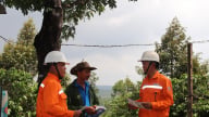 Giúp đồng bào dân tộc thiểu số thay đổi thói quen sử dụng điện tiết kiệm, hiệu quả