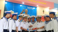 Xúc động hàng trăm lá thư học sinh viết gửi tới cán bộ, chiến sĩ và nhân dân Đặc khu Trường Sa