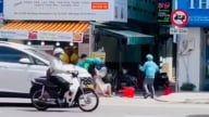 Băng nhóm mặc áo xe ôm công nghệ hỗn chiến như phim hành động, cảnh sát tạm giữ 5 đối tượng