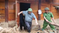 Thủ tướng yêu cầu chậm nhất tháng 9 phải bố trí đất, xây dựng lại nhà ở cho các hộ bị mất nhà do thiên tai