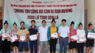 Chia sẻ khó khăn với người dân bị thiệt hại do mưa lũ ở Huổi Một (Sơn La)