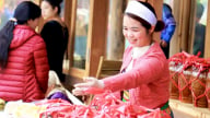 Phú Thọ: Chuyện người phụ nữ Mường “bỏ phố, về rừng” đưa ốc nhồi vào ống nứa, kiến tạo sinh kế OCOP 3 sao