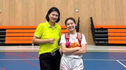 Hoa khôi bóng chuyền Kim Huệ khoe 'em gái' xinh như hoa hậu