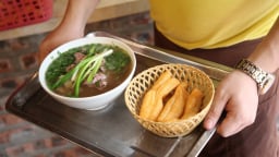 Giá cả leo thang từ quán phở nhỏ đến chuỗi thương hiệu lớn