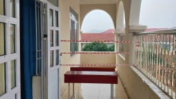 Sức khỏe 3 nữ sinh Đại học Vinh bị lan can inox từ tầng 4 rơi trúng đầu phải nhập viện
