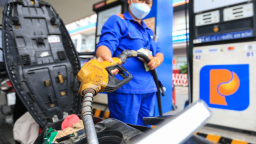 Đề xuất doanh nghiệp được quyền công bố giá xăng dầu   