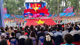 Nhà ngoại giao nước ngoài: Lễ diễu binh diễu hành rất xúc động, đẹp và trọng thể không ngờ
