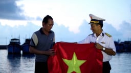 NSND Quang Thọ, Phạm Thu Hà, Hoà Minzy cùng hát về 70 năm anh hùng của người lính Hải quân