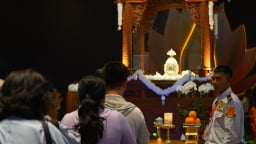 Phật tử xúc động khi lần đầu được chiêm bái Xá lợi Đức Phật, Quốc bảo của Ấn Độ