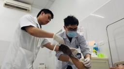 'Cứu sống' bàn tay cháy đen do điện giật nhờ điều này