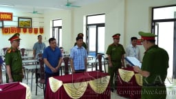 Chủ tịch và Phó Chủ tịch xã ở Bắc Kạn bị khởi tố về tội Thiếu trách nhiệm gây hậu quả nghiêm trọng