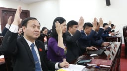 Miễn nhiệm chức Ủy viên UBND tỉnh với nguyên Chỉ huy trưởng Bộ CHQS và 6 nguyên Giám đốc Sở ở Thái Bình