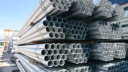 Bất chấp nới lỏng tiền tệ, giá thép và quặng sắt thế giới tiếp tục giảm