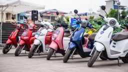 Xe máy xăng sắp bị hạn chế, người dùng tranh thủ chuyển sang xe điện