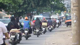  Hơn 3km đường Phạm Văn Bạch dang dở suốt gần 20 năm, vỉa hè thành chợ cóc