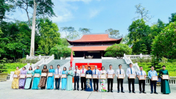 Hội Nông dân TP Hà Nội tổ chức Lễ báo công dâng Bác, khen thưởng 40 tập thể, cá nhân xuất sắc nhất
