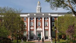 Sinh viên choáng váng vì chính quyền Mỹ tước quyền tuyển sinh quốc tế của Đại học Harvard