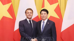 Tổng thống Pháp Macron thăm Việt Nam: Ký thỏa thuận hợp tác trang bị quốc phòng, vệ tinh, mua Airbus