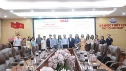 Xúc động chuyện 5 lưu học sinh Lào được giảng viên Trường Đại học Thủy lợi nhận làm “con nuôi”