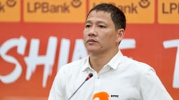 HLV Nguyễn Anh Đức làm rõ việc 'cất' Tiến Linh trên ghế dự bị