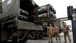 Trung Quốc cảnh báo nóng về dòng vũ khí tiếp tục đổ vào chiến trường Ukraine