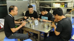 Những bữa cơm ấm tình do bạn đọc Dân Việt gửi tới người khiếm thị