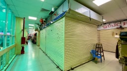 Không nhận ra thiên đường mua sắm ở TP.HCM, quầy sạp đóng hàng loạt, cả tầng chỉ còn đúng vài người bán