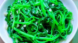 Loại rau dân dã phổ biến nhất Việt Nam lại là 'vua canxi', ăn vào tháng 6 ngon hơn trứng, xào nấu đều thơm