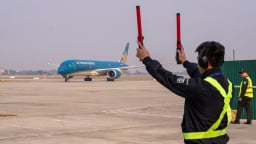 Máy bay phát hiện 'vật thể lạ' đang bay khi chuẩn bị hạ cánh xuống sân bay Nội Bài