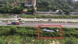 Xe container lật ngang trên cao tốc TP.HCM - Long Thành - Dầu Giây