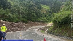 Lạng Sơn: Hàng trăm nhà tốc mái, 2 người bị thương, người dân thu hoạch sớm nông sản để chạy lũ