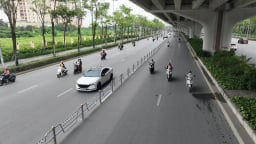 Hà Nội lắp dải phân cách cứng đường Võ Chí Công, Phạm Văn Đồng: Có giảm rủi ro va chạm giữa ô tô và xe máy?