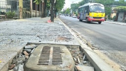 Chủ tịch UBND tỉnh Quảng Trị yêu cầu làm rõ vụ “lạ đời” hố ga thoát nước nằm trên vỉa hè, sau phản ánh của Dân Việt