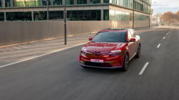 Chủ xe VinFast VF 8: Xe đủ sức “nuốt trọn” mọi cung đường khó, từ Việt Nam đến nước ngoài