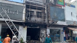 Cận cảnh hiện trường vụ cháy cửa hàng điện thoại tại Cần Thơ