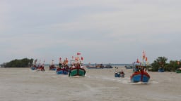 Vùng biển khu vực TP.HCM có sóng cao 1-3m, gió giật mạnh do áp thấp nhiệt đới, khả năng thành bão 