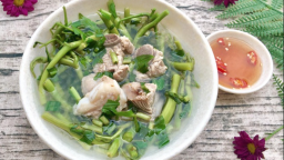 Loại rau 10.000 đồng/bó nhưng chỉ nhặt được 1 'nhúm': Ở nước ngoài có tiền cũng chưa chắc mua được!