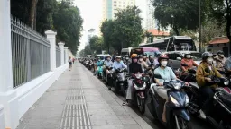 TP.HCM đề xuất lộ trình chuyển đổi 400.000 xe xăng sang xe điện  