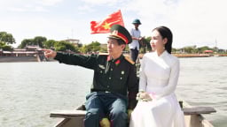 Giảng viên Thanh nhạc là Tiến sĩ bật khóc khi ngồi trên đò nan hát giữa dòng sông Thạch Hãn 