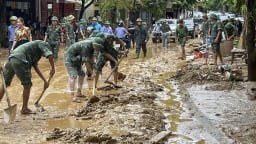Thủ tướng yêu cầu 6 Bộ, 12 tỉnh thành nhanh chóng khắc phục hậu quả bão lũ