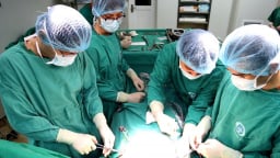 Mắc bệnh ngực gà, cậu bé 12 tuổi tự ti, mặc cảm, ngại giao tiếp 
