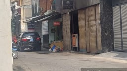 Điều tra vụ chiếc vali bốc mùi nghi bên trong là thi thể người đặt trước căn nhà trong hẻm