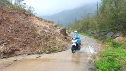 Hàng loạt vị trí trên quốc lộ, tỉnh lộ phía Tây Quảng Ngãi bị đứt gãy, sụt lún