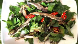 Lá cây dại này ở tỉnh An Giang vì sao ăn với cá đồng khô nướng lại bén mùi, bén vị?