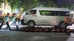 Thót tim màn trình diễn 'Thiên cân cán phúc': Ôtô 16 chỗ lăn bánh qua người 20 lính đặc nhiệm