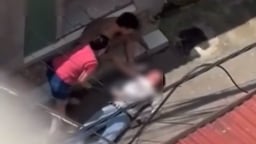 Người đàn ông vung búa đánh người ở Hà Nội, nhiều hộ dân tại khu phố gửi đơn cầu cứu