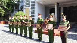 Bộ trưởng Bộ Công an tặng Bằng khen, danh hiệu thi đua cho nhiều tập thể, cá nhân Công an TP Đà Nẵng