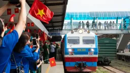 Sắp có tàu đêm tham quan vòng quanh Hà Nội  