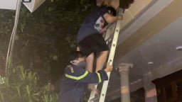 Đà Nẵng: Giữa đêm, 6 người được cứu thoát trong vụ cháy nhà dân ở Cẩm Lệ